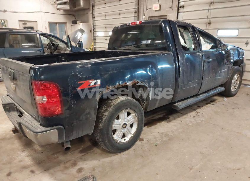 Photo 4 of 2011 Chevrolet Silverado 1500 LT (VIN 1GCRCSE06BZ361721)