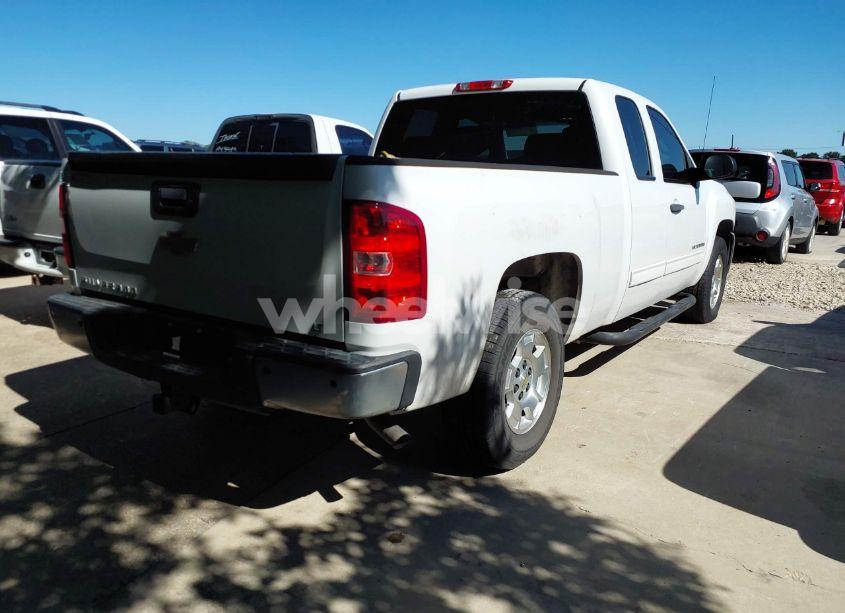 Photo 4 of 2013 Chevrolet Silverado 1500 LT (VIN 1GCRCSE06DZ138212)