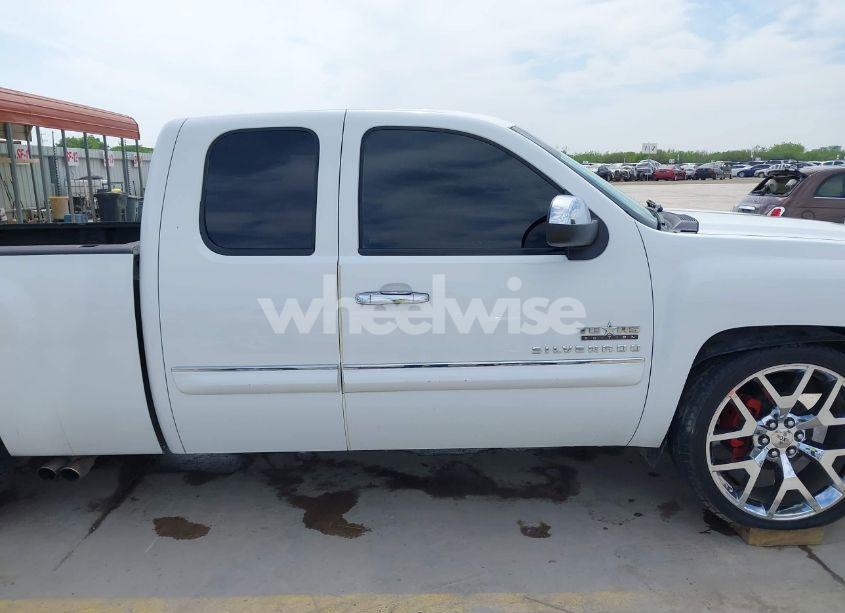 Photo 14 of 2011 Chevrolet Silverado 1500 LT (VIN 1GCRCSE07BZ103076)
