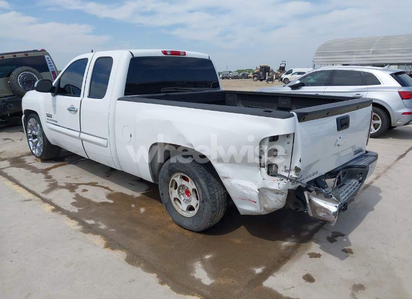 Photo 3 of 2011 Chevrolet Silverado 1500 LT (VIN 1GCRCSE07BZ103076)