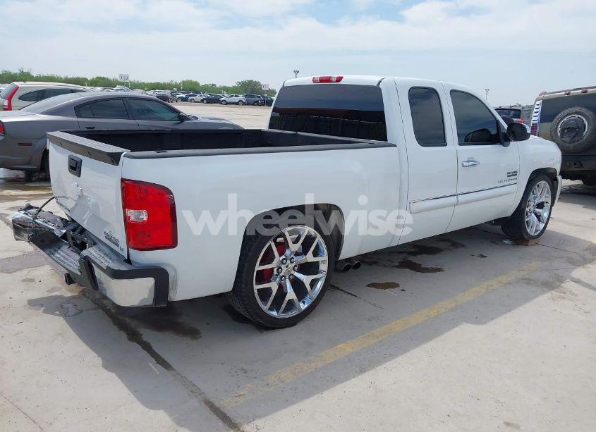 Photo 4 of 2011 Chevrolet Silverado 1500 LT (VIN 1GCRCSE07BZ103076)