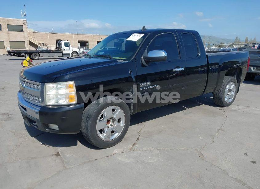 Photo 2 of 2011 Chevrolet Silverado 1500 LT (VIN 1GCRCSE07BZ235237)