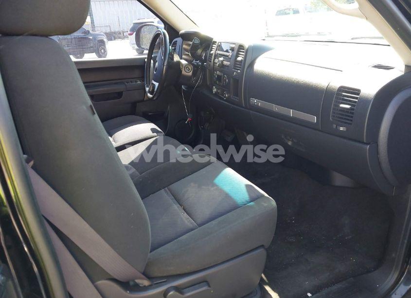 Photo 5 of 2011 Chevrolet Silverado 1500 LT (VIN 1GCRCSE07BZ235237)