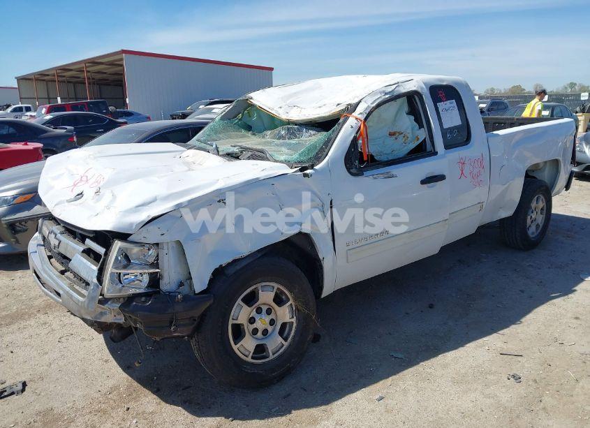 Photo 2 of 2011 Chevrolet Silverado 1500 LT (VIN 1GCRCSE07BZ301088)