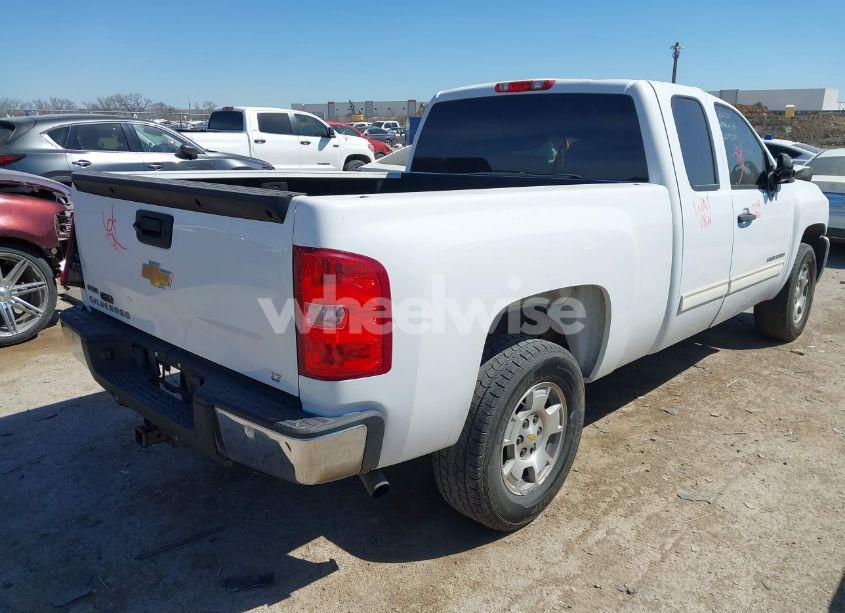 Photo 4 of 2011 Chevrolet Silverado 1500 LT (VIN 1GCRCSE07BZ301088)