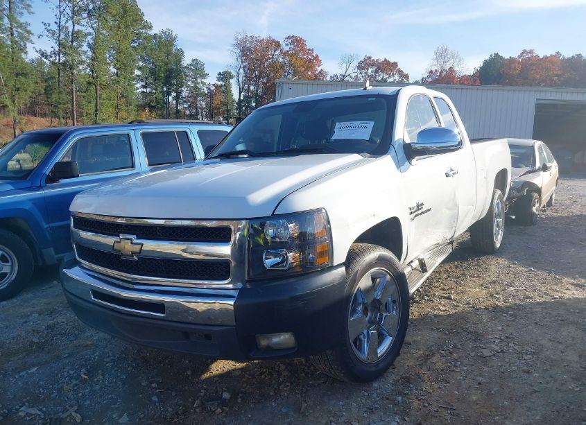 Photo 2 of 2011 Chevrolet Silverado 1500 LT (VIN 1GCRCSE07BZ391231)