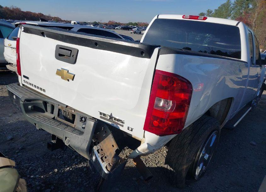 Photo 6 of 2011 Chevrolet Silverado 1500 LT (VIN 1GCRCSE07BZ391231)
