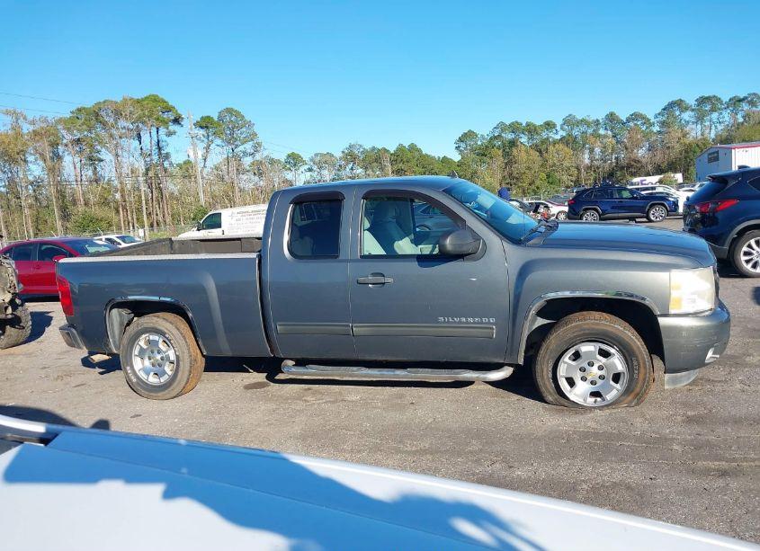 Photo 13 of 2011 Chevrolet Silverado 1500 LT (VIN 1GCRCSE07BZ437351)