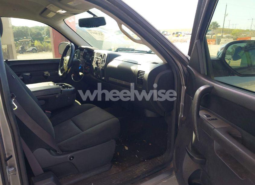 Photo 5 of 2013 Chevrolet Silverado 1500 LT (VIN 1GCRCSE07DZ282447)