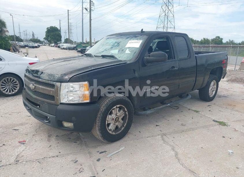 Photo 2 of 2011 Chevrolet Silverado 1500 LT (VIN 1GCRCSE08BZ159284)