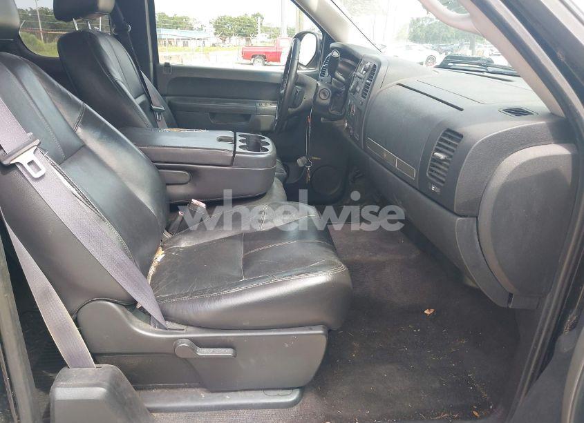 Photo 5 of 2011 Chevrolet Silverado 1500 LT (VIN 1GCRCSE08BZ159284)