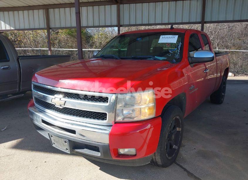 Photo 2 of 2011 Chevrolet Silverado 1500 LT (VIN 1GCRCSE08BZ250636)