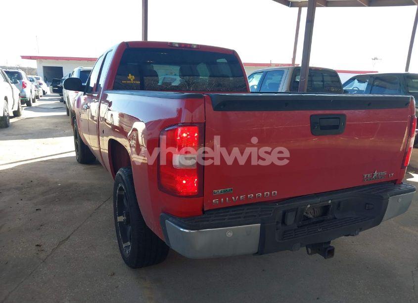 Photo 3 of 2011 Chevrolet Silverado 1500 LT (VIN 1GCRCSE08BZ250636)