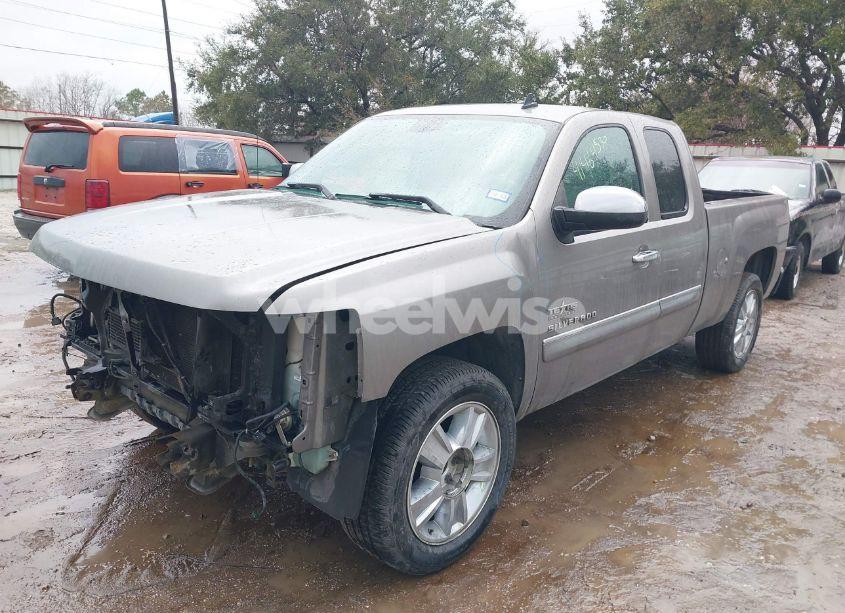 Photo 2 of 2013 Chevrolet Silverado 1500 LT (VIN 1GCRCSE08DZ119936)
