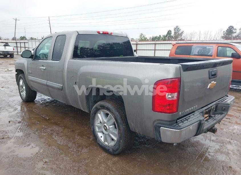 Photo 3 of 2013 Chevrolet Silverado 1500 LT (VIN 1GCRCSE08DZ119936)