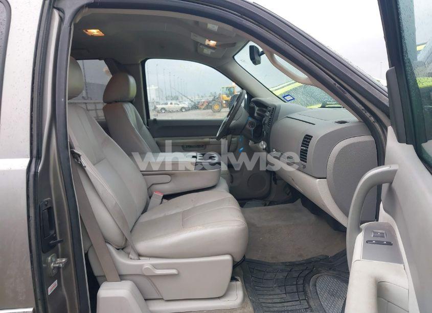 Photo 5 of 2013 Chevrolet Silverado 1500 LT (VIN 1GCRCSE08DZ119936)