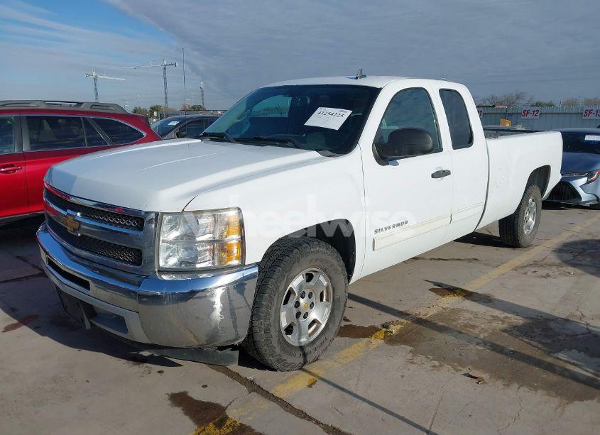 Photo 2 of 2013 Chevrolet Silverado 1500 LT (VIN 1GCRCSE08DZ166948)