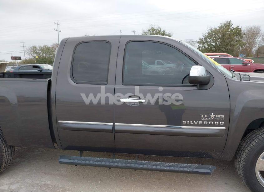 Photo 13 of 2011 Chevrolet Silverado 1500 LT (VIN 1GCRCSE09BZ204409)