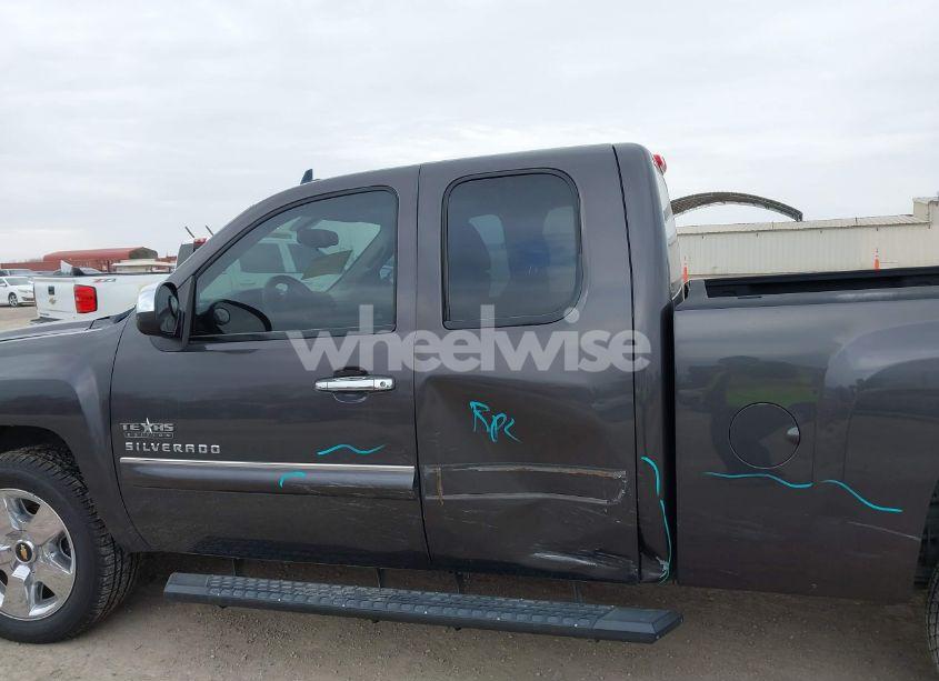 Photo 14 of 2011 Chevrolet Silverado 1500 LT (VIN 1GCRCSE09BZ204409)