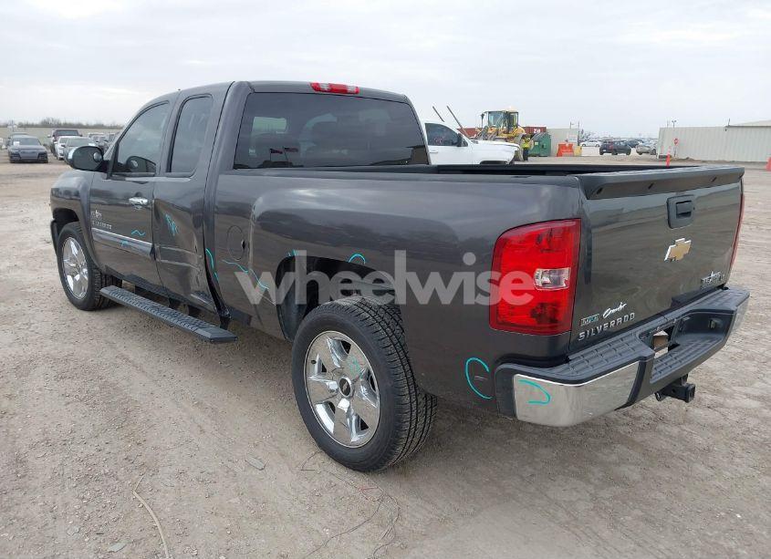 Photo 3 of 2011 Chevrolet Silverado 1500 LT (VIN 1GCRCSE09BZ204409)