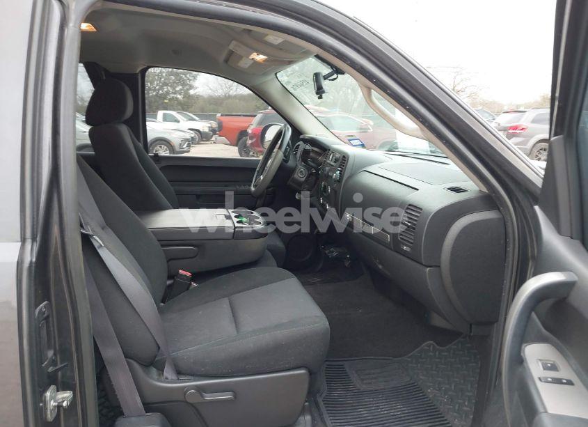 Photo 5 of 2011 Chevrolet Silverado 1500 LT (VIN 1GCRCSE09BZ204409)