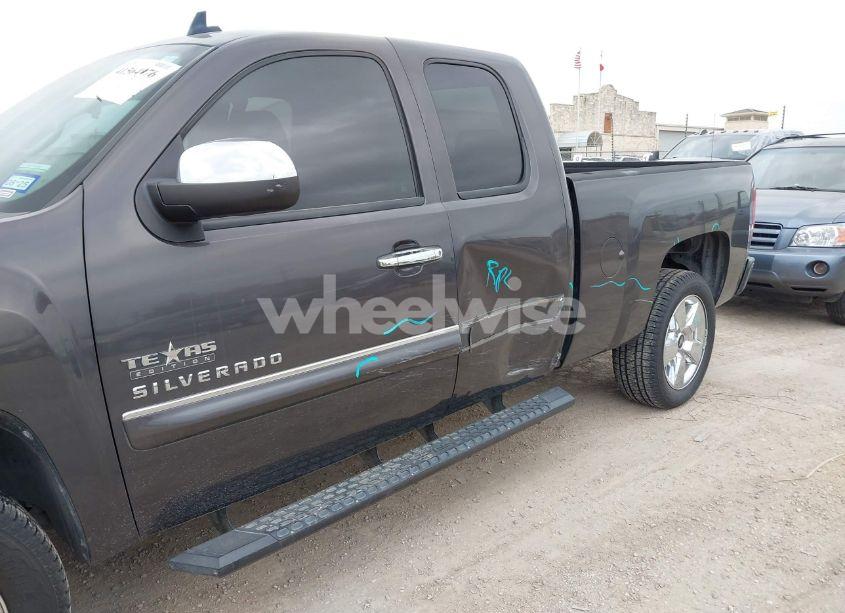 Photo 6 of 2011 Chevrolet Silverado 1500 LT (VIN 1GCRCSE09BZ204409)