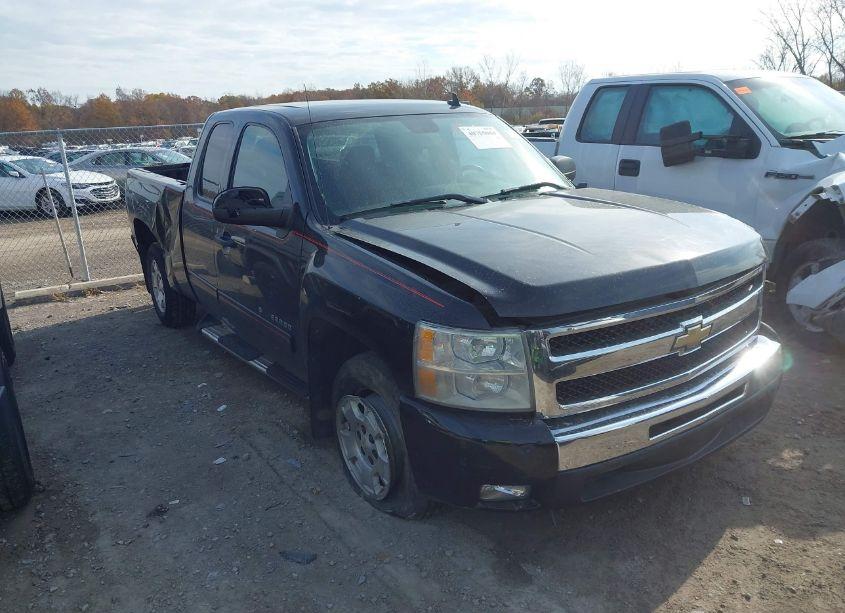 2011 Chevrolet Silverado 1500 LT (VIN 1GCRCSE09BZ393854) main photo
