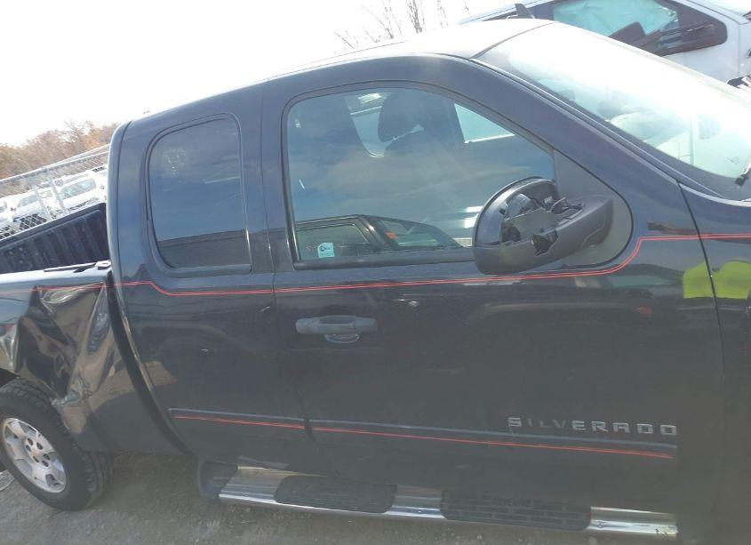 Photo 13 of 2011 Chevrolet Silverado 1500 LT (VIN 1GCRCSE09BZ393854)