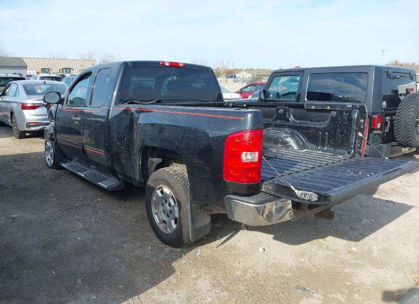 Photo 3 of 2011 Chevrolet Silverado 1500 LT (VIN 1GCRCSE09BZ393854)
