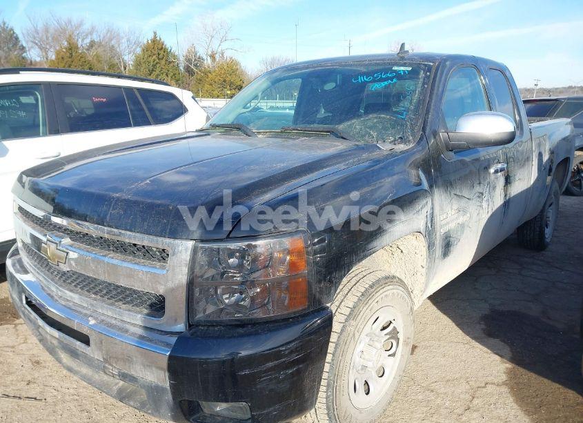 Photo 2 of 2011 Chevrolet Silverado 1500 LT (VIN 1GCRCSE09BZ421152)