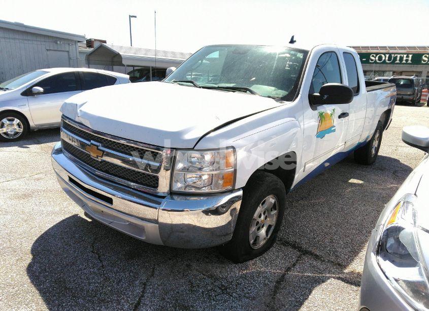Photo 2 of 2013 Chevrolet Silverado 1500 LT (VIN 1GCRCSE0XDZ278084)