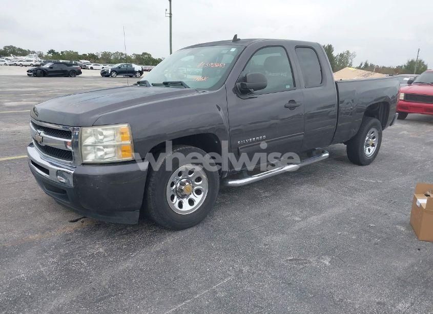 Photo 2 of 2011 Chevrolet Silverado 1500 LT (VIN 1GCRCSEA9BZ137903)