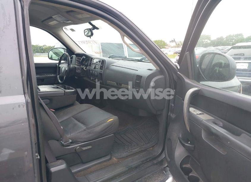 Photo 5 of 2011 Chevrolet Silverado 1500 LT (VIN 1GCRCSEA9BZ137903)