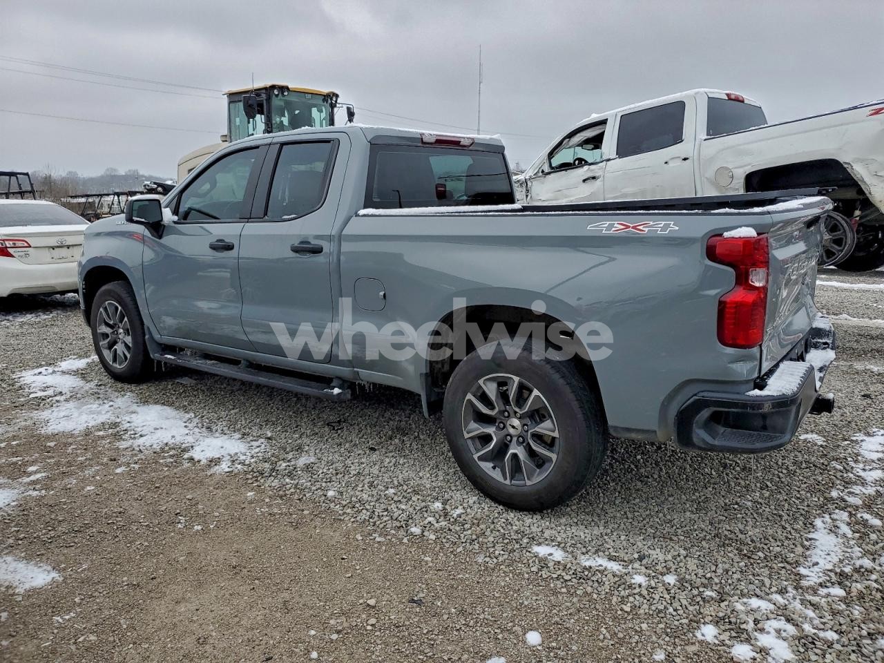 Photo 2 of 2024 CHEVROLET SILVERADO K1500 (VIN 1GCRDAEK0RZ364553)