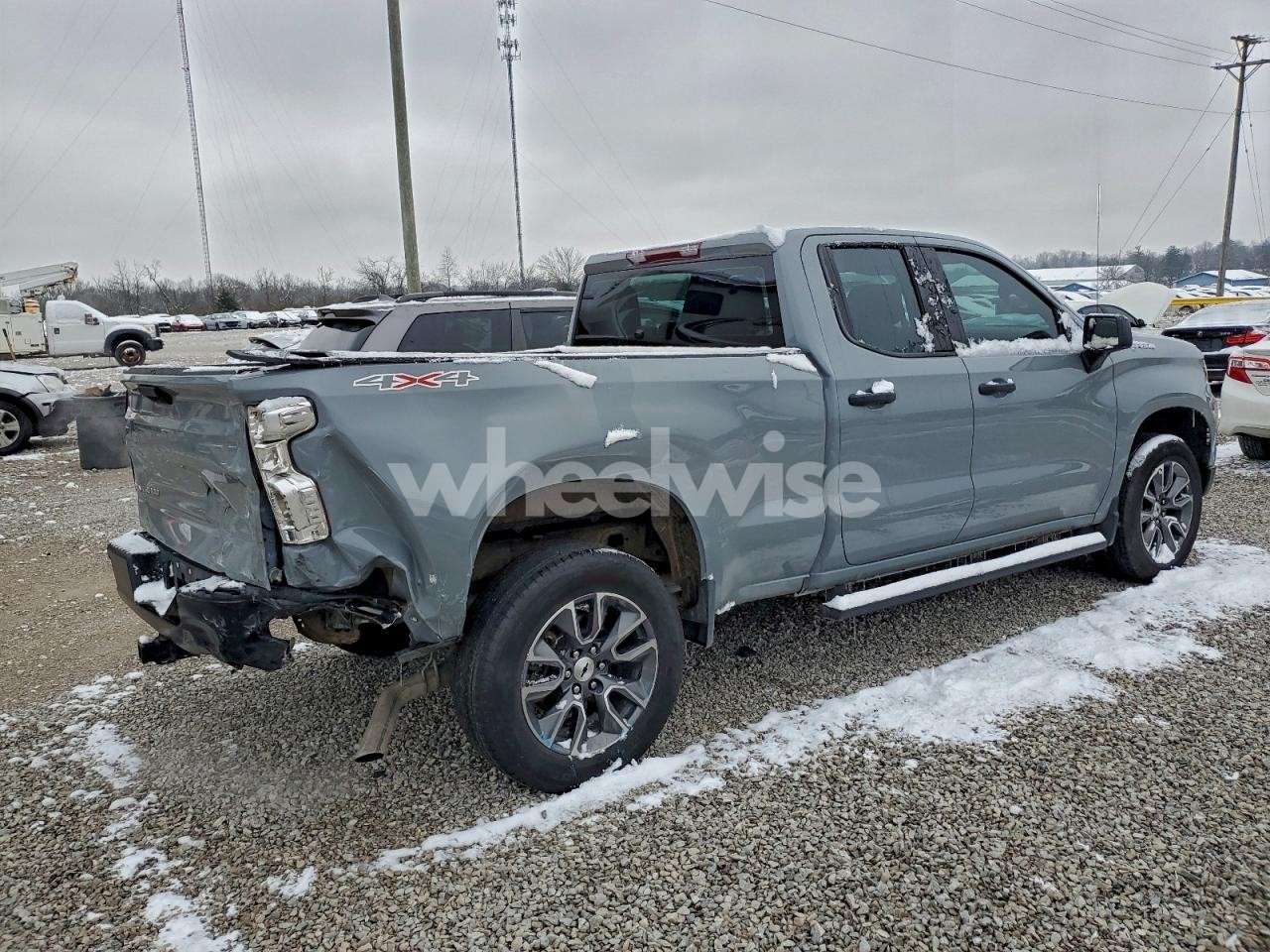 Photo 3 of 2024 CHEVROLET SILVERADO K1500 (VIN 1GCRDAEK0RZ364553)