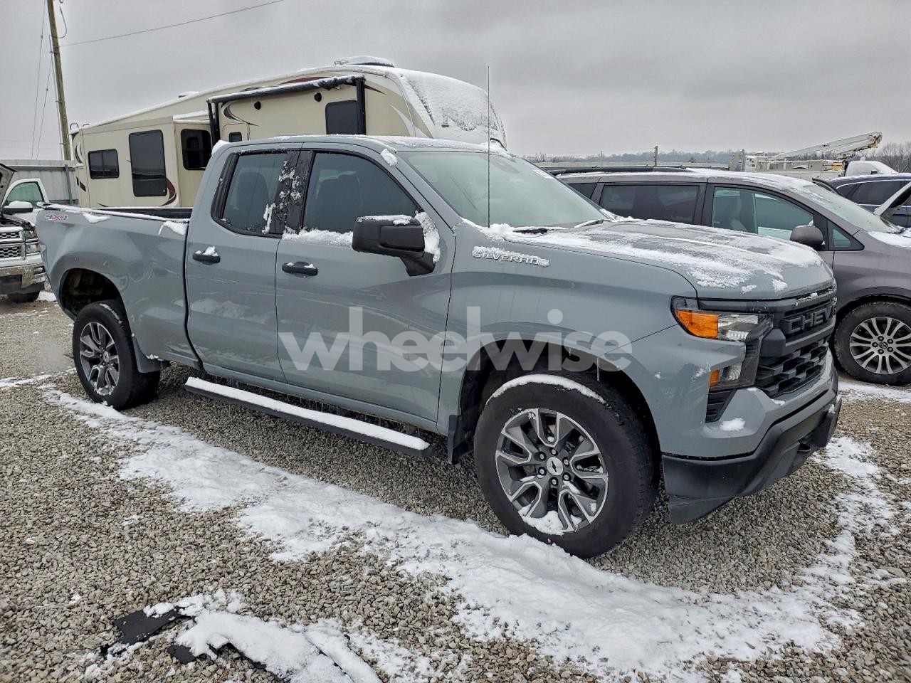 Photo 4 of 2024 CHEVROLET SILVERADO K1500 (VIN 1GCRDAEK0RZ364553)