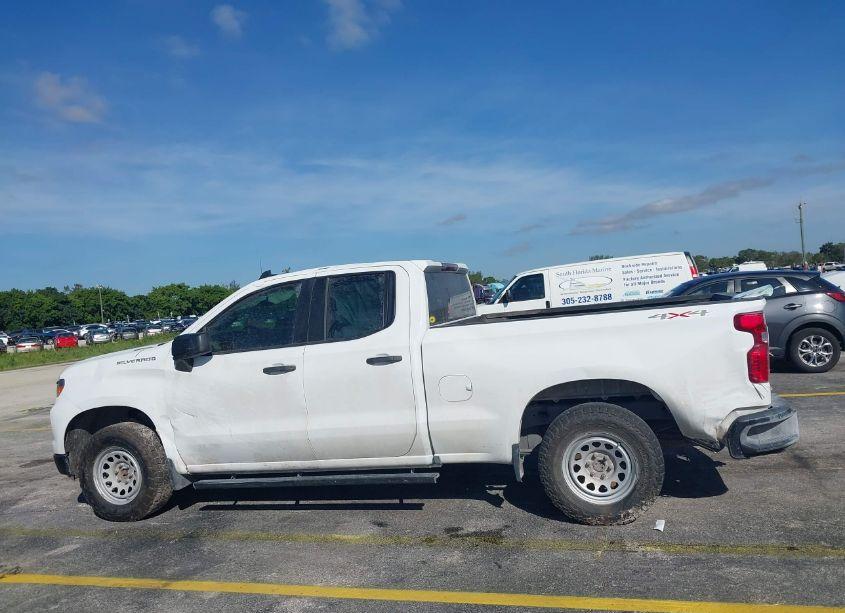Photo 13 of 2023 Chevrolet Silverado 1500 (VIN 1GCRDAEK2PZ142481)