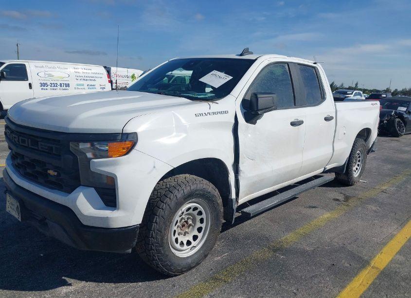 Photo 2 of 2023 Chevrolet Silverado 1500 (VIN 1GCRDAEK2PZ142481)