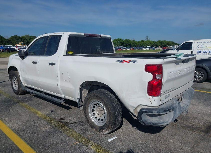 Photo 3 of 2023 Chevrolet Silverado 1500 (VIN 1GCRDAEK2PZ142481)