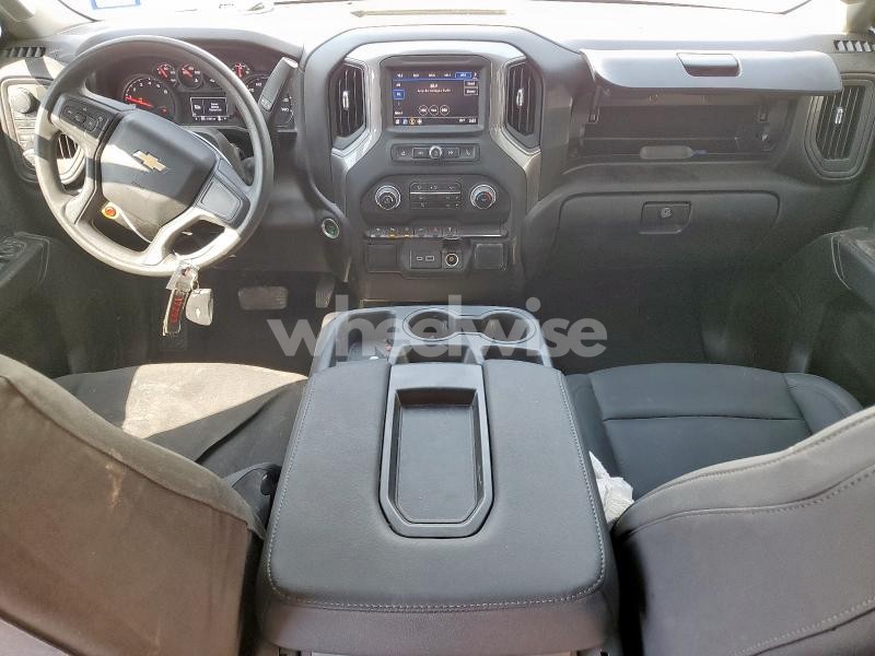 Photo 3 of 2024 CHEVROLET SILVERADO K1500 (VIN 1GCRDAEKXRZ271233)