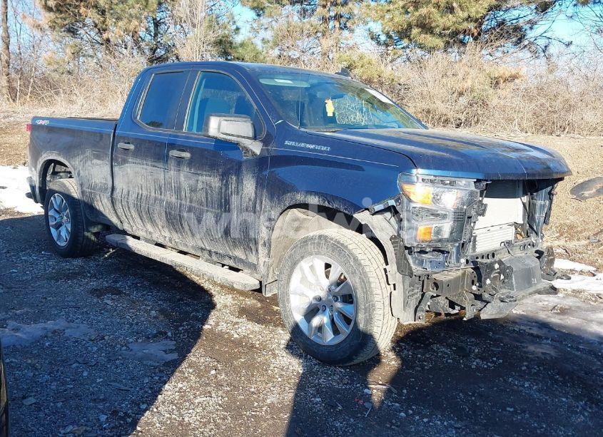 2022 Chevrolet Silverado 1500 4WD DOUBLE CAB STANDARD BED CUSTOM (VIN 1GCRDBEK3NZ510976) main photo