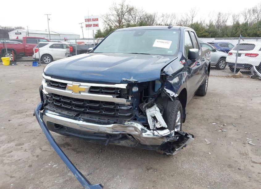 Photo 2 of 2022 Chevrolet Silverado 1500 4WD STANDARD BED LT (VIN 1GCRDDED7NZ582115)