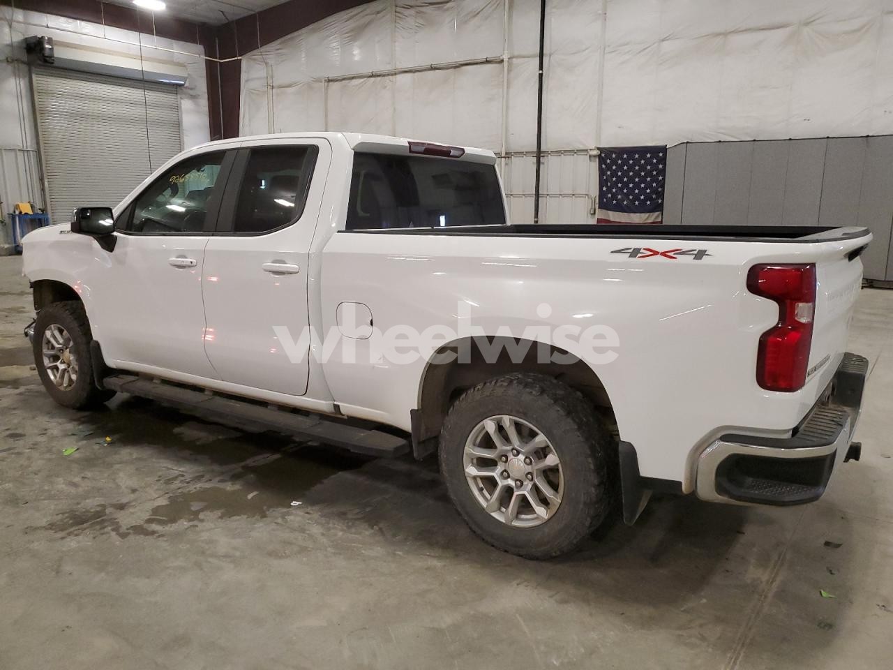 Photo 2 of 2023 CHEVROLET SILVERADO K1500 LT (VIN 1GCRDDED8PZ122125)