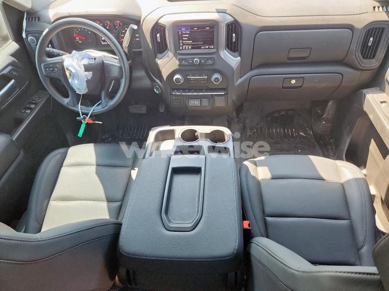 Photo 2 of 2025 CHEVROLET SILVERADO K1500 (VIN 1GCRKAEK0SZ198062)