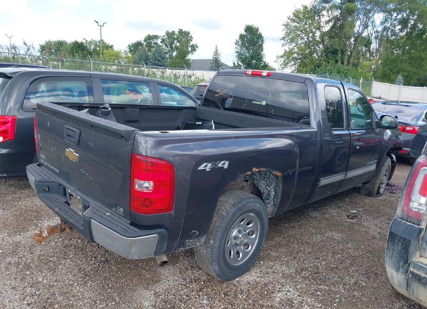 Photo 4 of 2011 Chevrolet Silverado 1500 LS (VIN 1GCRKREA6BZ227490)