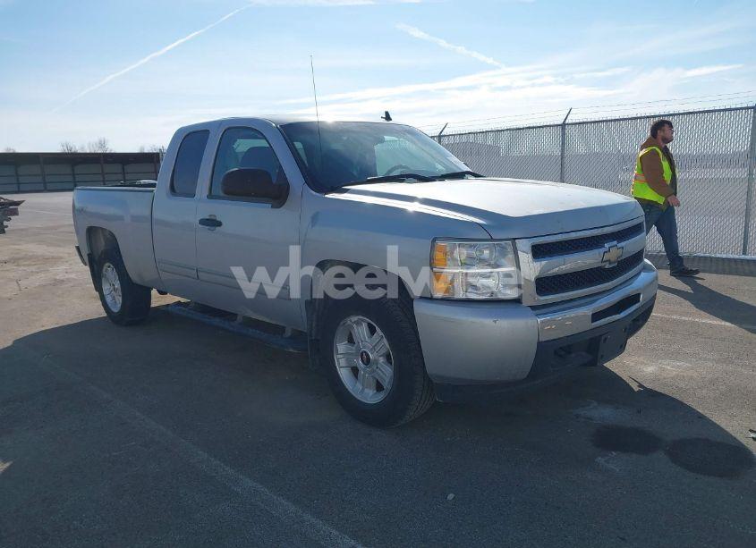2011 Chevrolet Silverado 1500 LS (VIN 1GCRKREAXBZ153975) main photo