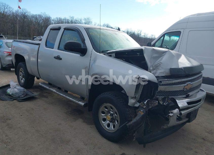2013 Chevrolet Silverado 1500 LS (VIN 1GCRKREAXDZ114841) main photo