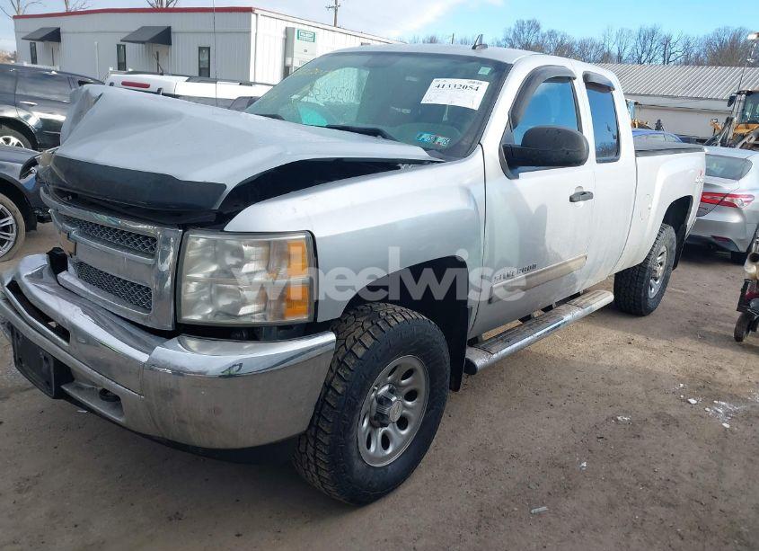 Photo 2 of 2013 Chevrolet Silverado 1500 LS (VIN 1GCRKREAXDZ114841)