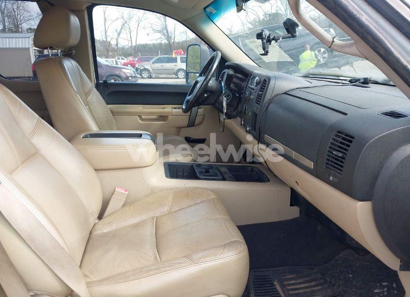 Photo 5 of 2011 Chevrolet Silverado 1500 LT (VIN 1GCRKSE01BZ264610)