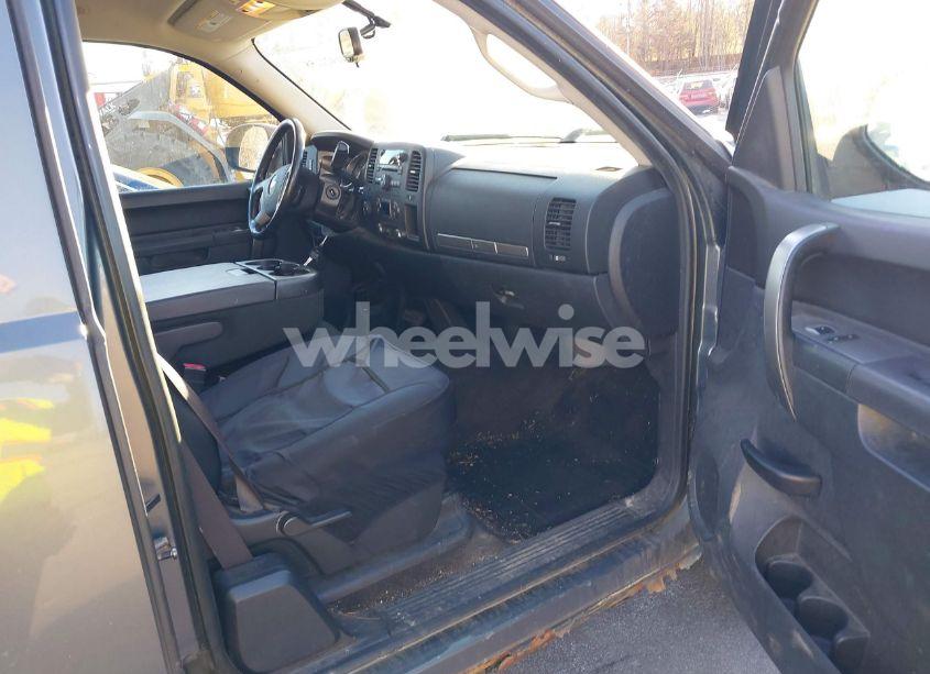 Photo 5 of 2011 Chevrolet Silverado 1500 LT (VIN 1GCRKSE05BZ382787)